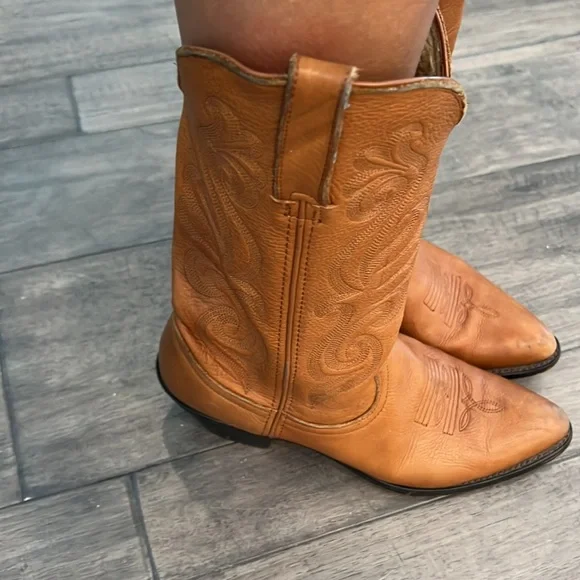 Durango Women's Heeled Boots in Rich Brown - Picture 13 of 15